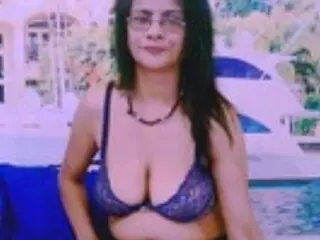 Video shows KirtiRose